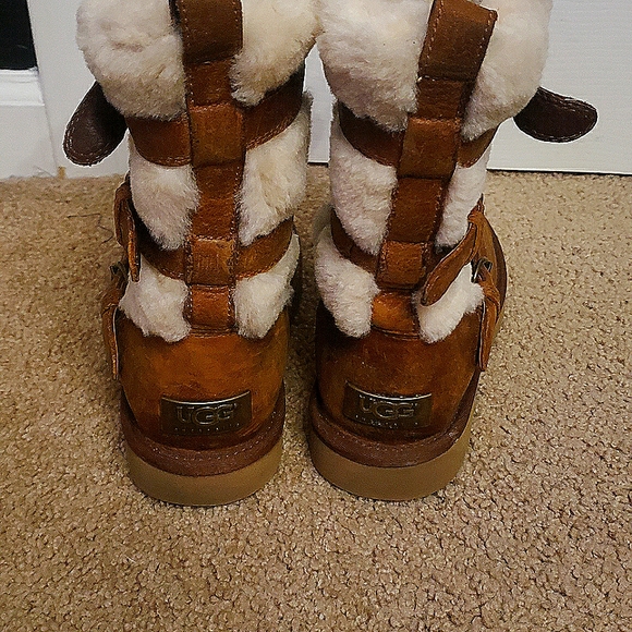 Authentic Women's Ugg Boots - Picture 3 of 4
